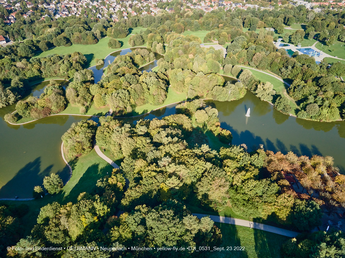 23.09.2022 - der Ostpark mir Biergarten und See in Neuperlach